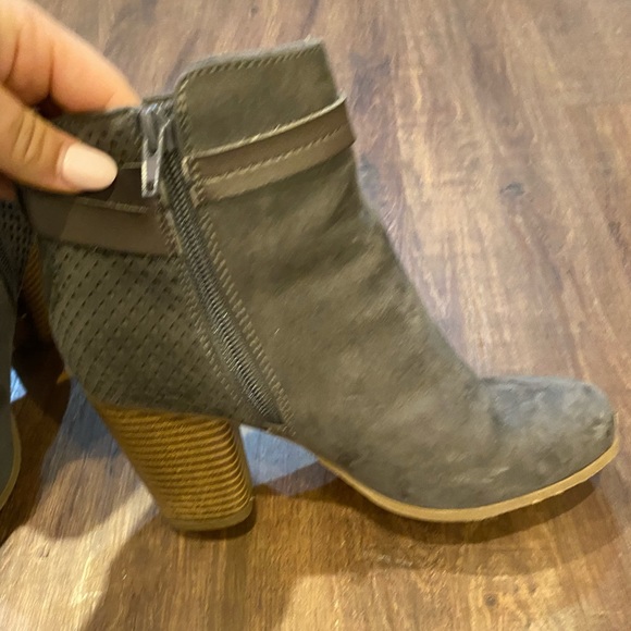 Size 7 brown women’s booties - Picture 11 of 12